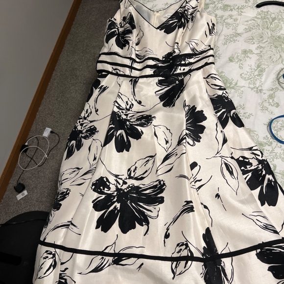 Dress - Picture 6 of 6